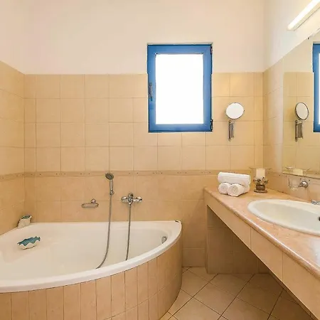 Villa Pefki Sleeps 6 Air Con Wifi *