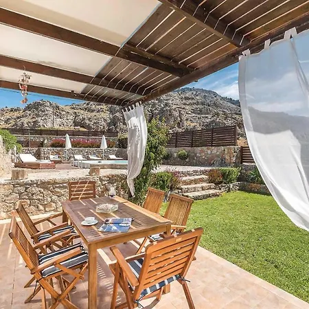 Villa Pefki Sleeps 6 Air Con Wifi